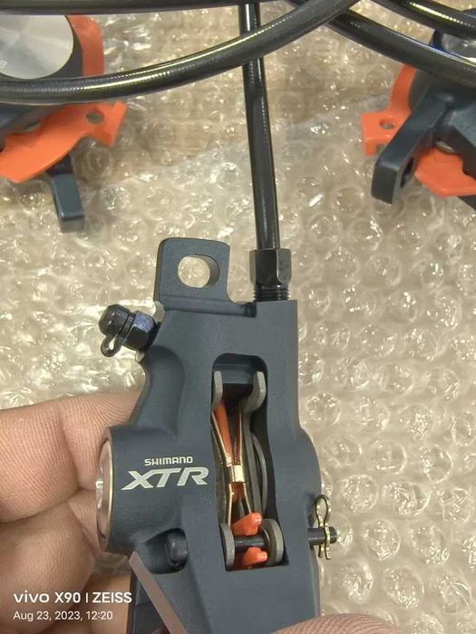 НОВИ Спирачки Shimano XTR-975 PM/IS