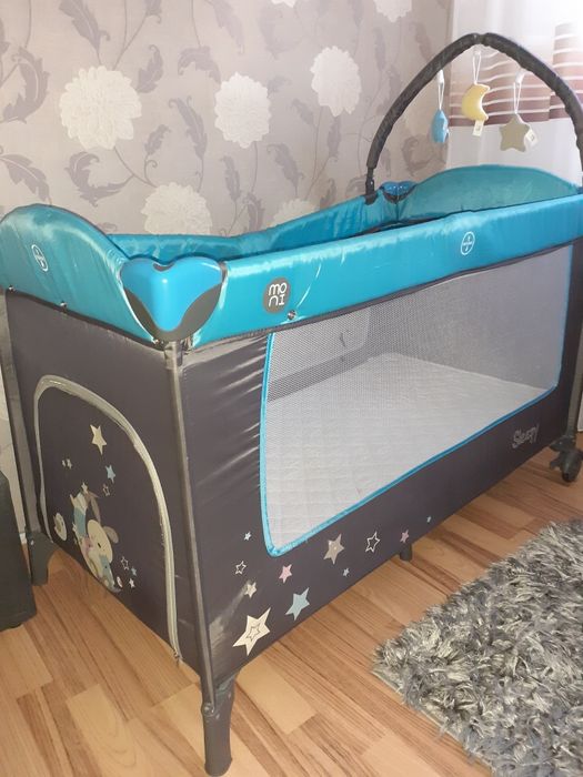 Vând pătuț+saltea cocos,masă bebe