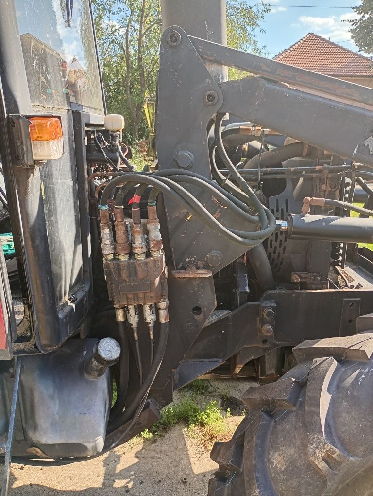 Vând sau schimb Tractor cu încărcător case