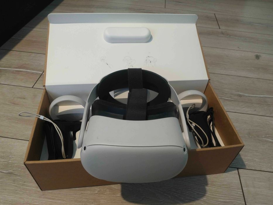 Meta Quest 2 (Oculus) 128GB + Elite Strap + Калъфи. Перфектен!