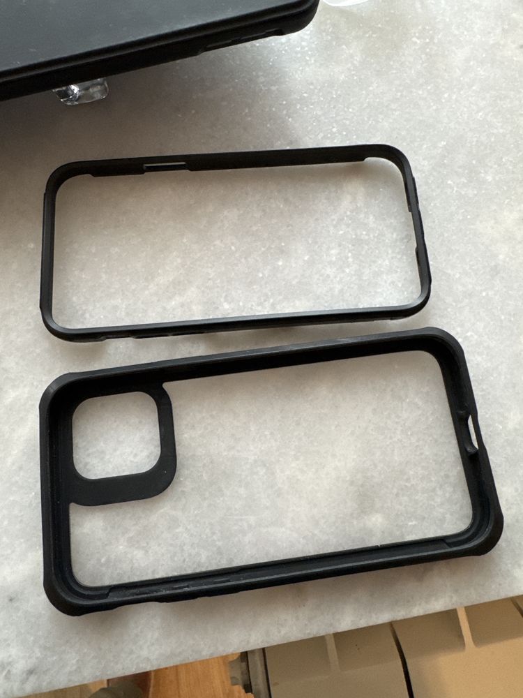 Okazie! 2 Huse la pret de 1 - iPhone 12 Spigen & ESR