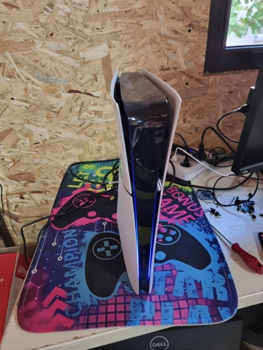Ps5 slim de 1tb, digital, folosit 2 luni, 1 joystick!