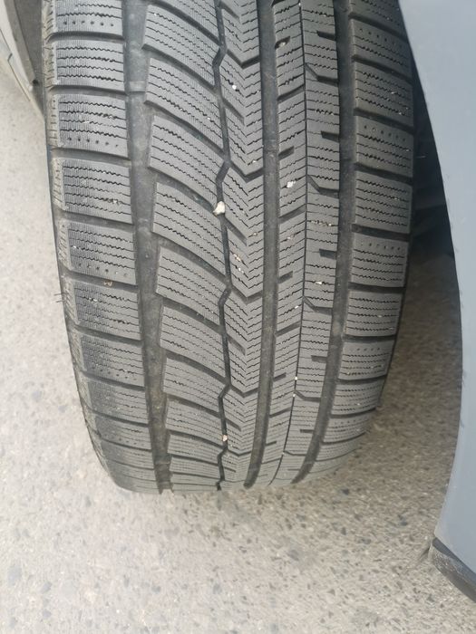 Зимни гуми с джанти 20 цола. Размера е 275/40/20.