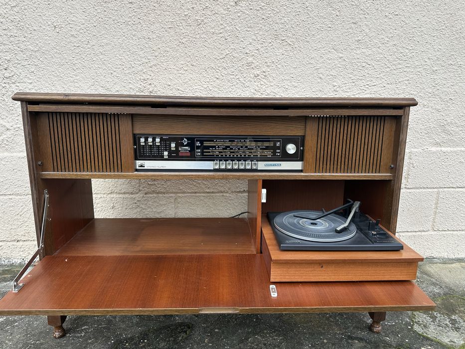 Виндитж музикален шкаф с радио и грамофон