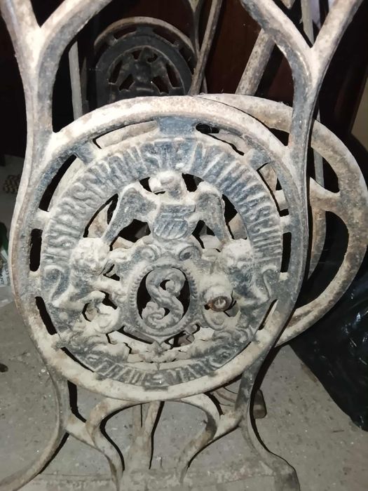 Vând mașină de cusut