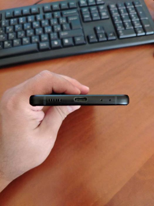 Продаётся Samsung Galaxy Z Flip 3, чёрный цвет