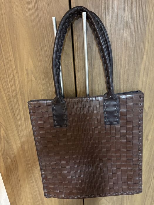 Кафява дамска чанта.