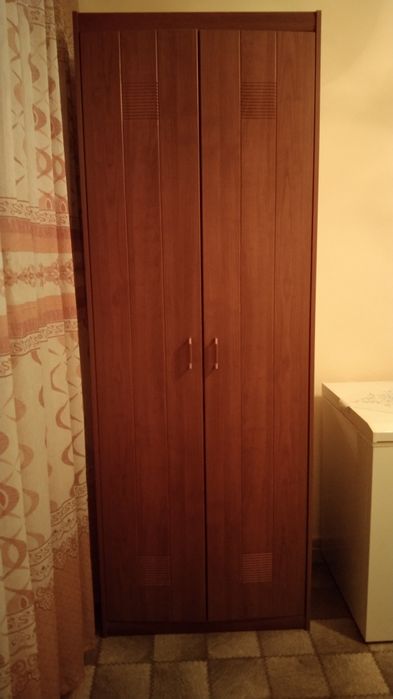 Продается шкаф плательный