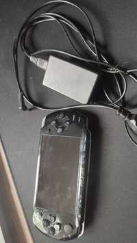 PSP с зарядкой в отличном состоянии.