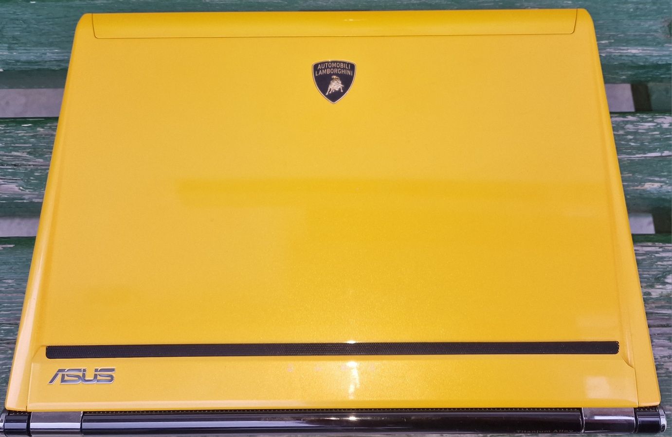 Лаптоп ASUS Automobili Lamborghini