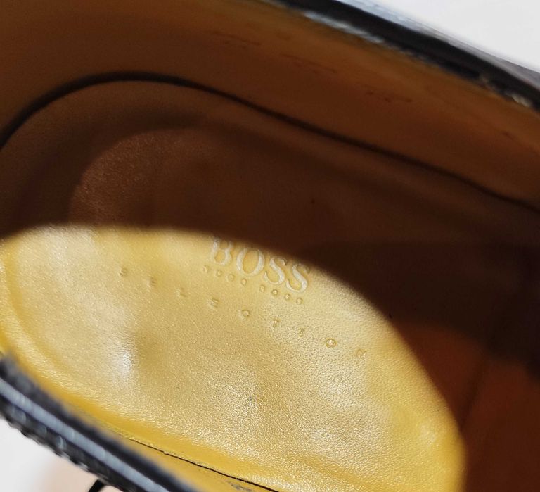 Pantofi derby 40.5 41 cap toe brogue Hugo Boss lucrati manual piele