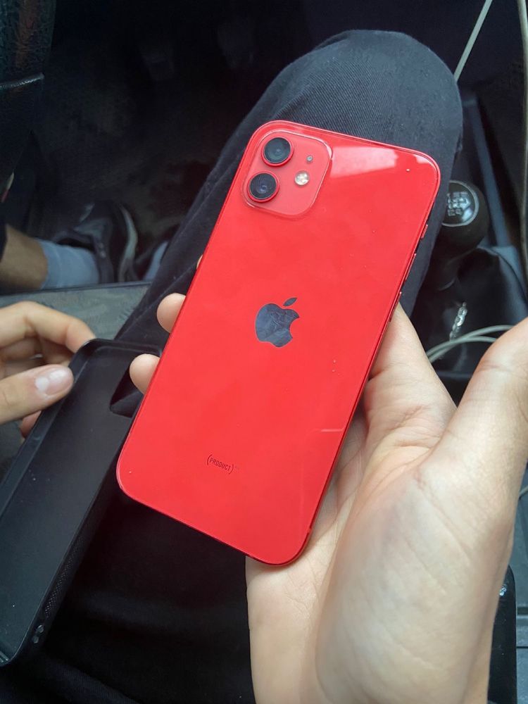 Продам iPhone 12