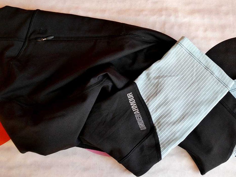 продавам дамски клин 3/4 дължина,марка under  armor,размер ес