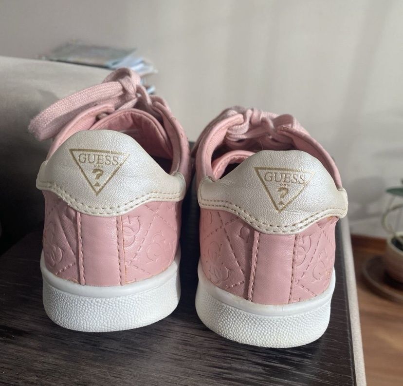 Сникърси Guess розови