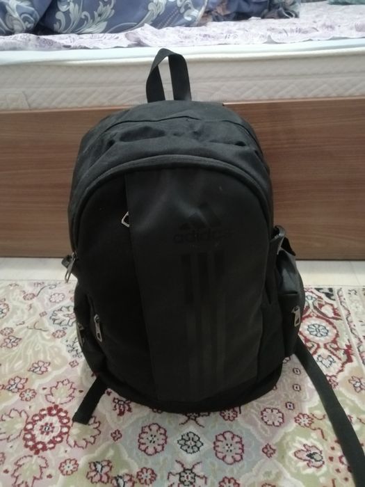 рюкзак адидас в идеальном состоянии