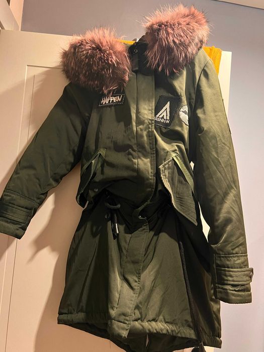 Продам парку женскую зимнюю