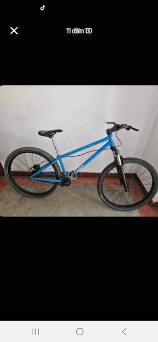 Vand doua biciclete dirt !