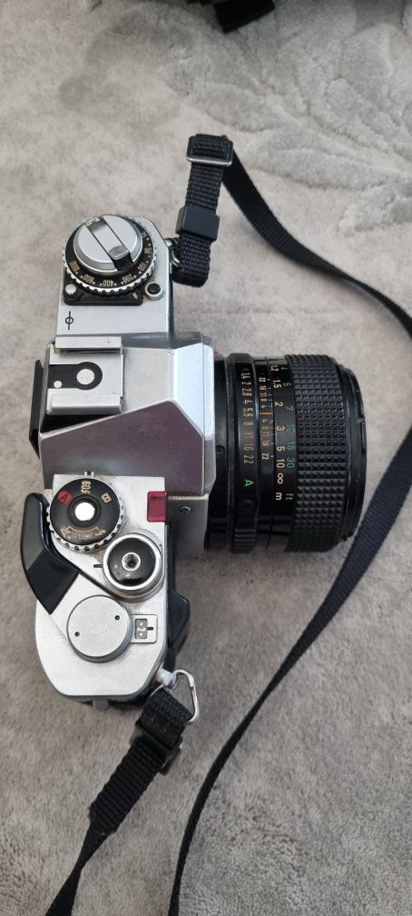 Aparat foto cu filmPraktica Super TL cu Pentacon si Canon AV 1