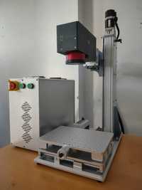Maşina de gravat 3D laser fibră WARP 9.3  MOPA 100W