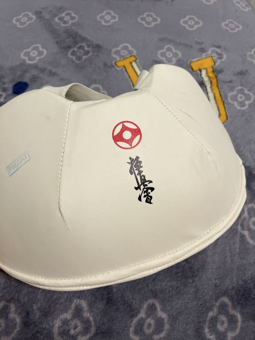 продам нагрудник для каратэ