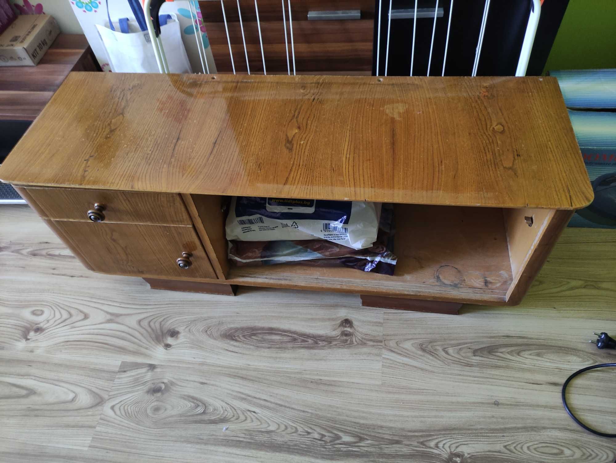 Шкаф от преди 40 години