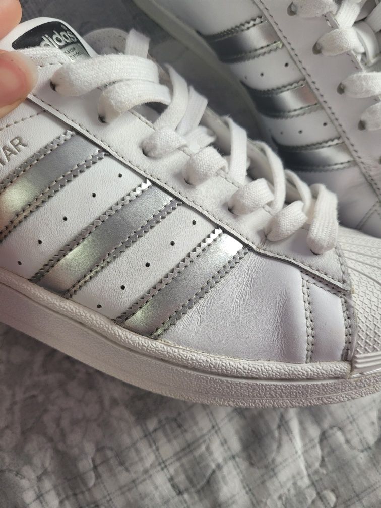 Adidas superstar albi cu argintiu