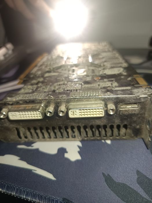 GTX 550 Ti + DVI-VGA gratis