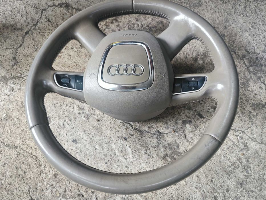 Бежов четирилъчев мулти волан Audi A4 b8 с еърбег