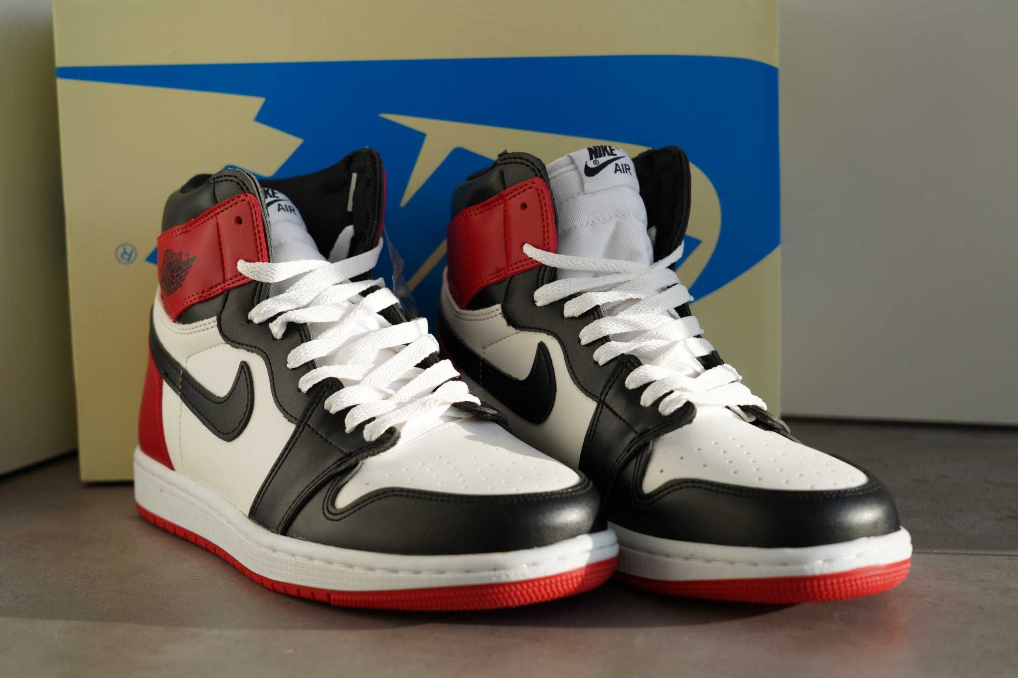 Adidași Jordan 1 Retro High OG Black Toe, Unisex, Cu Cutie / Accesorii