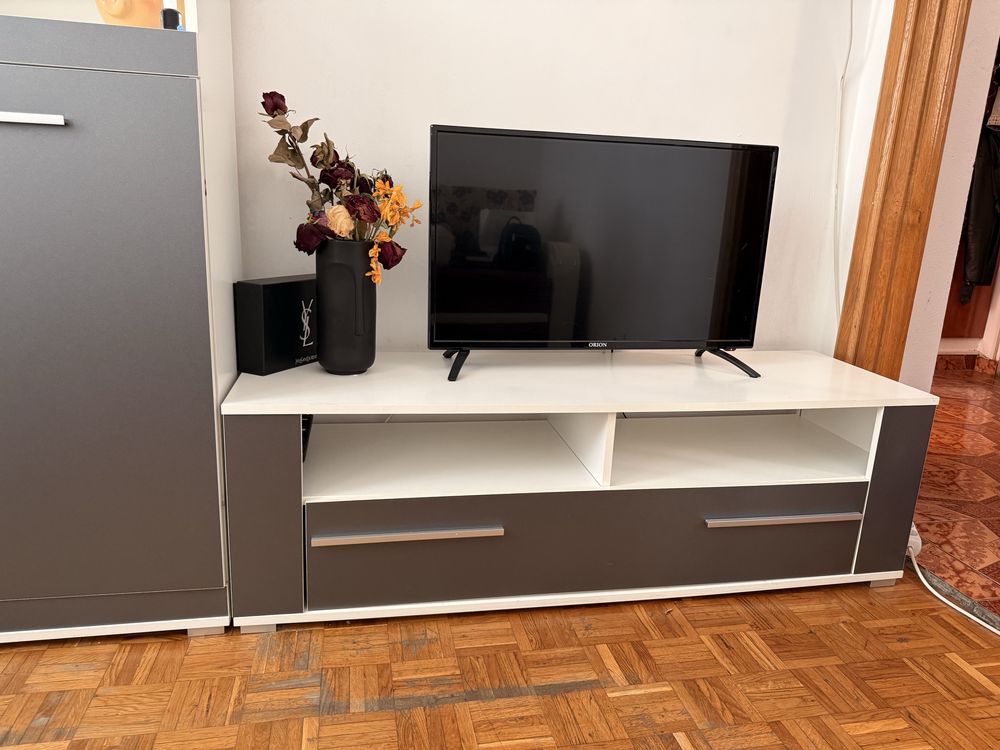 Mobila de camera / sufragerie / living