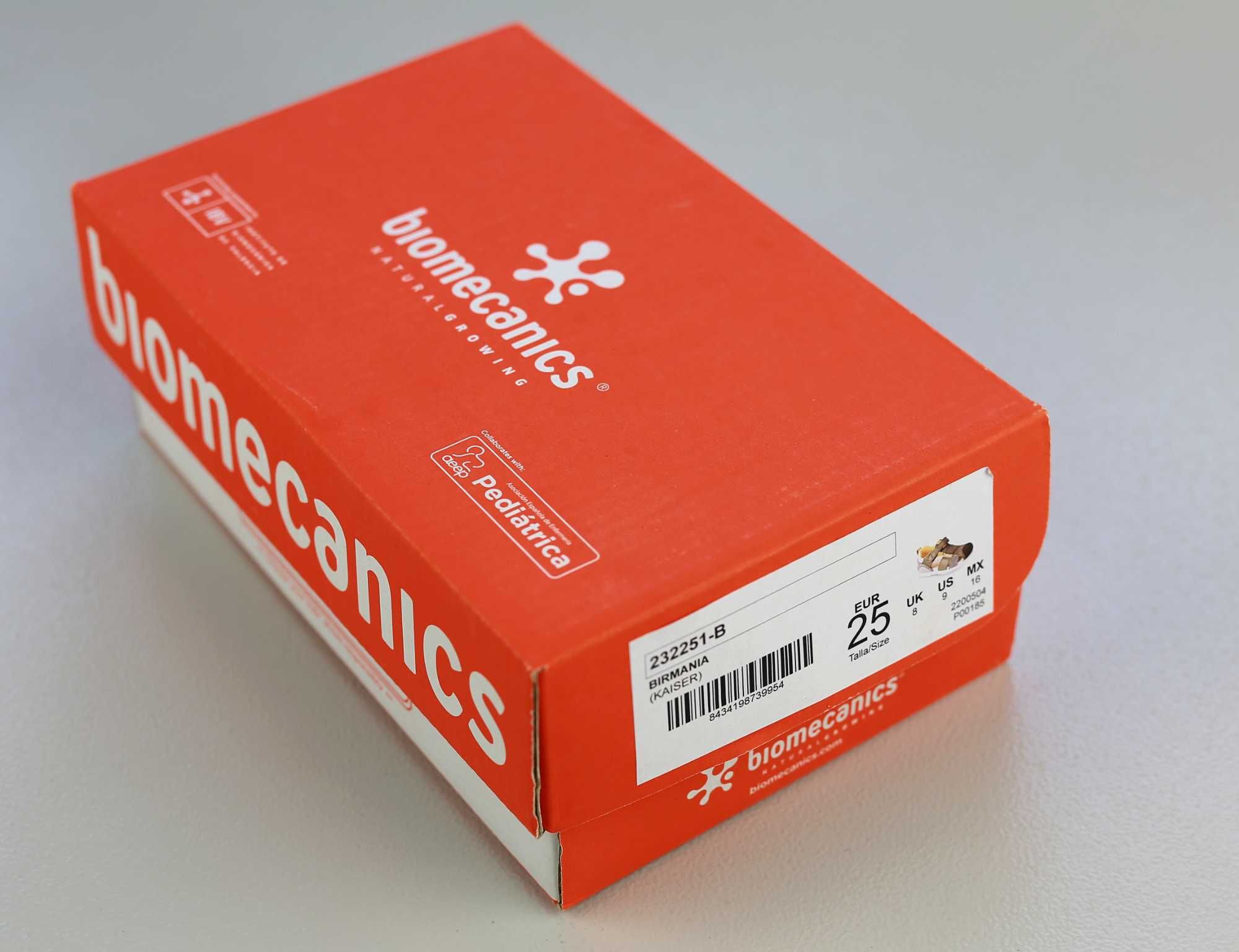 Продавам детски кожени сандали на марката Biomecanics.