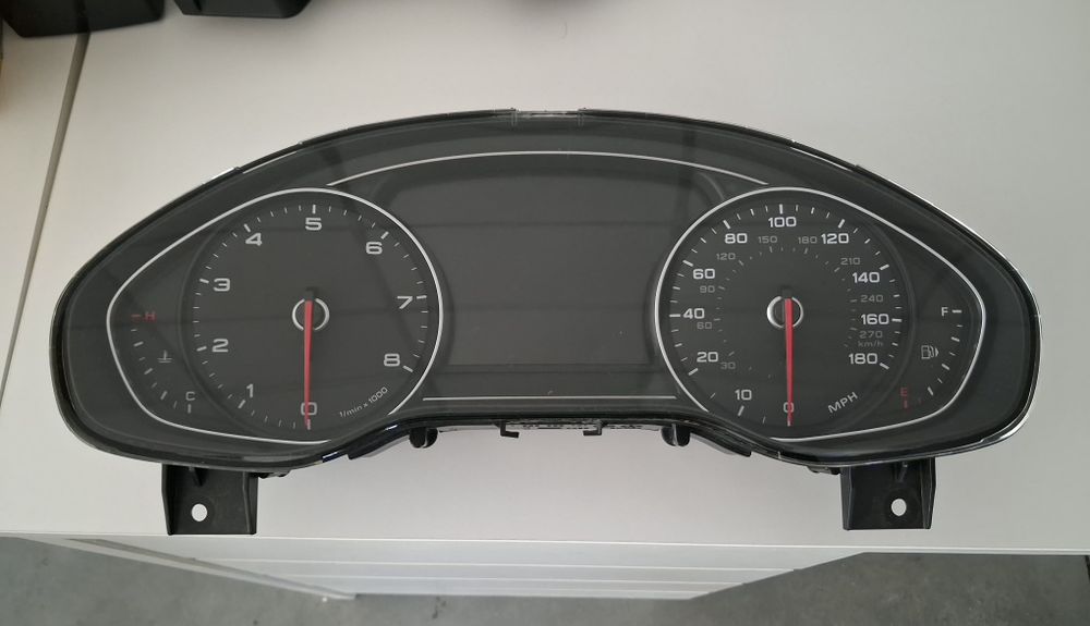 Километраж за Audi A8