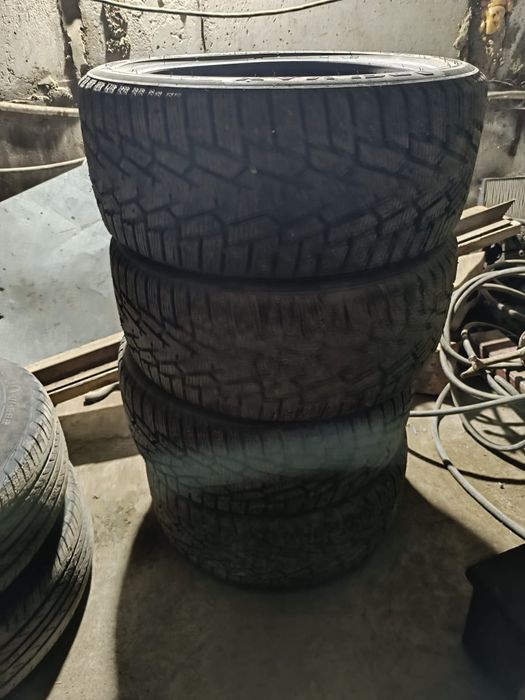 Продам резину зимнюю 225/45 R17