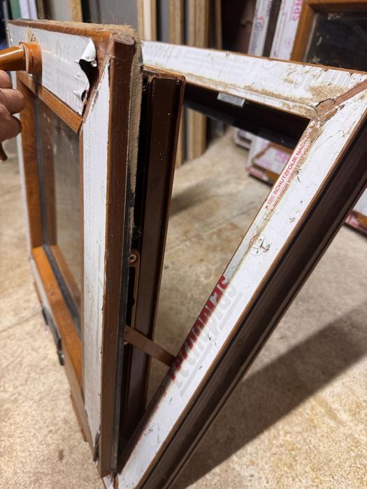 Продам 2 пластиковых окна