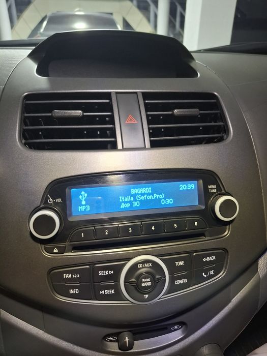 Spark magnitofon yangicha USB AUX srochno