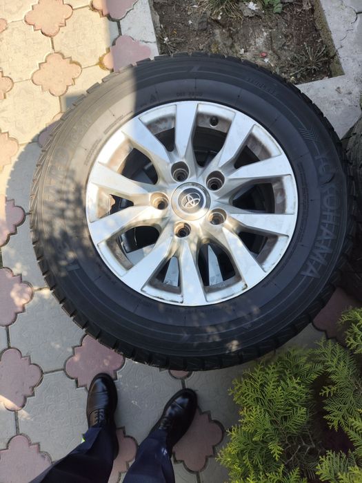 Комплект дисков с зимними резинами. 285/60/r18 от ТЛК-200