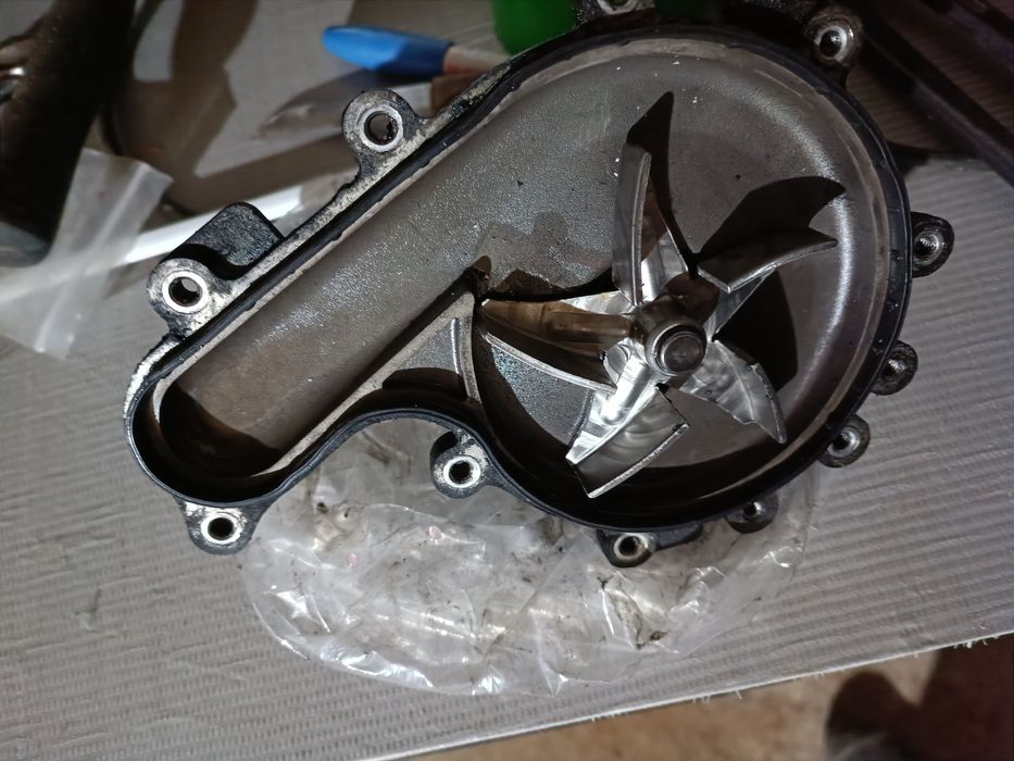 Pompa apa fiat ducato motor 2,2 multijet