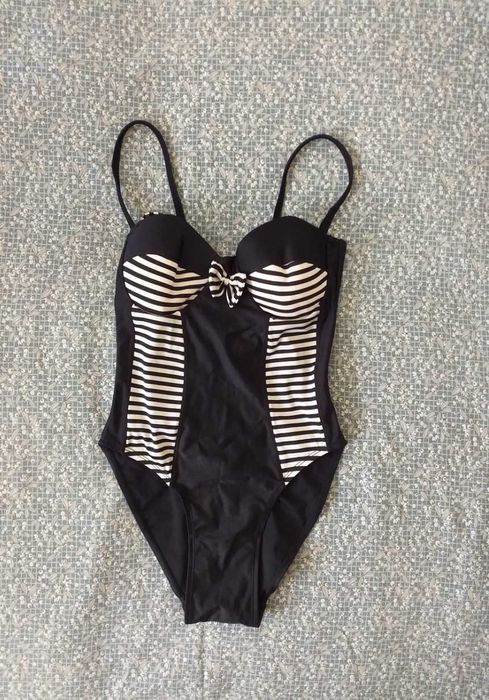 Costum baie intreg negru cu alb