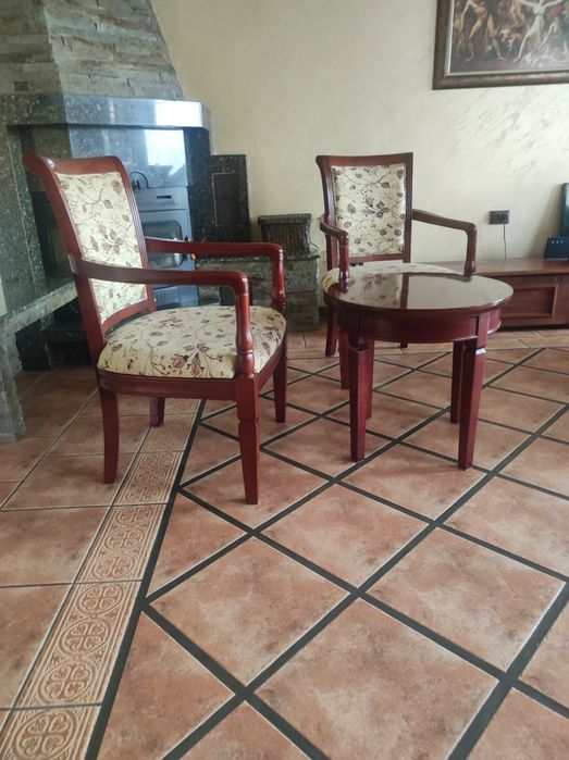 Комплект маса с два стола