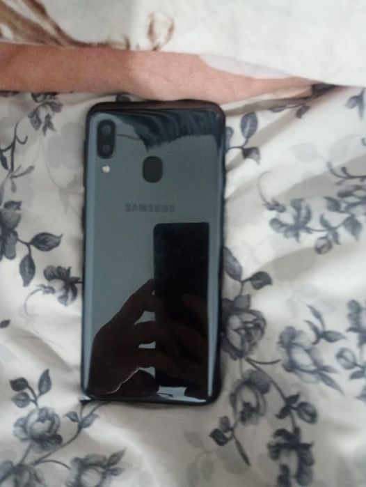 Vand sau schimb samsung a 20 e