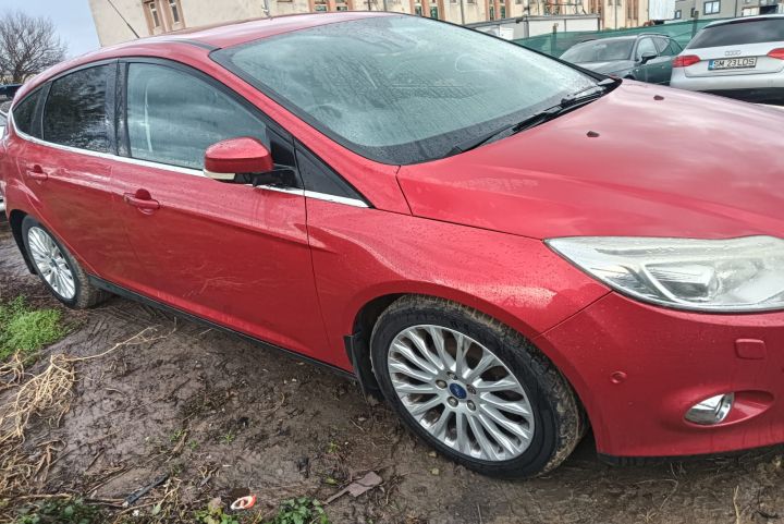 Cheder pe caroserie usa spate stanga Ford Focus a 3-a generatie