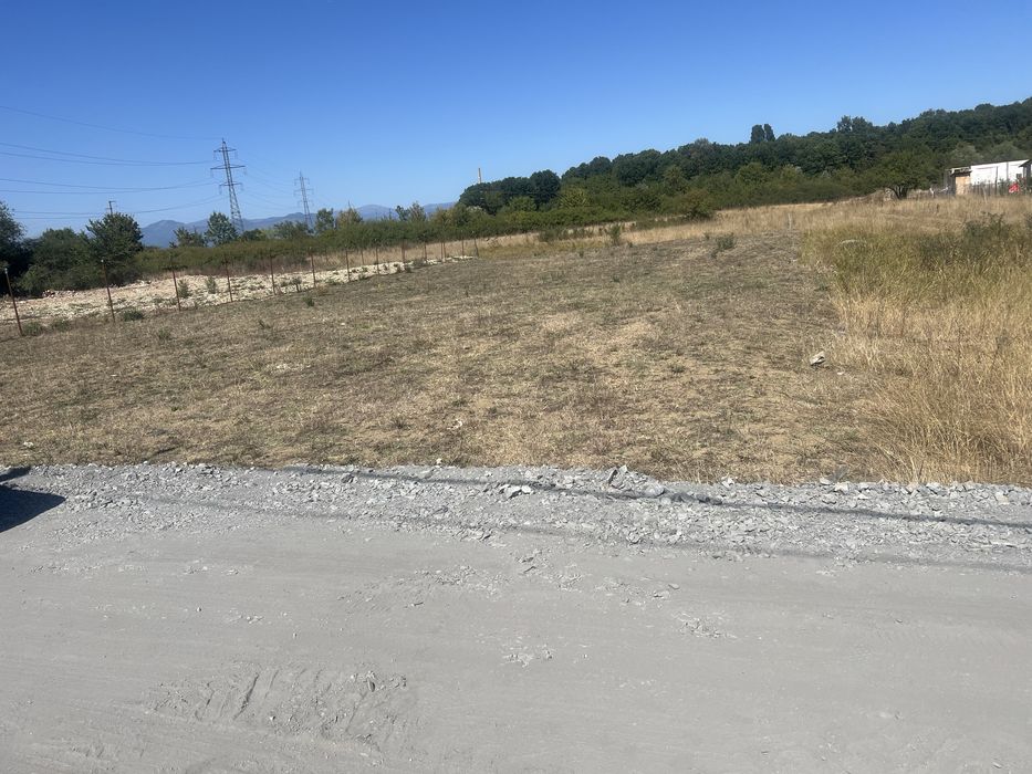 Teren intravilan de vanzare la doar 5 km de Shopping City Tg Jiu