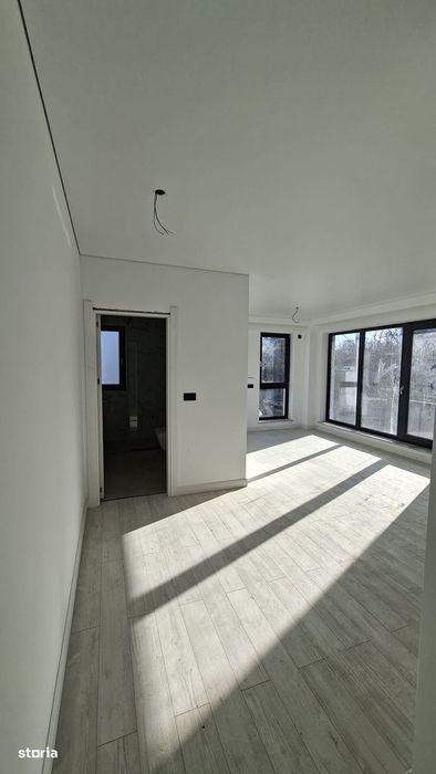 Apartament cu o camera 41 mp, gradina 104 mp, nou, Palas-Iulius-centru