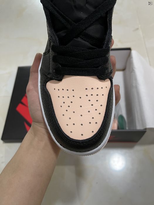 Air Jordan 1 Retro High “Crimson Tint”