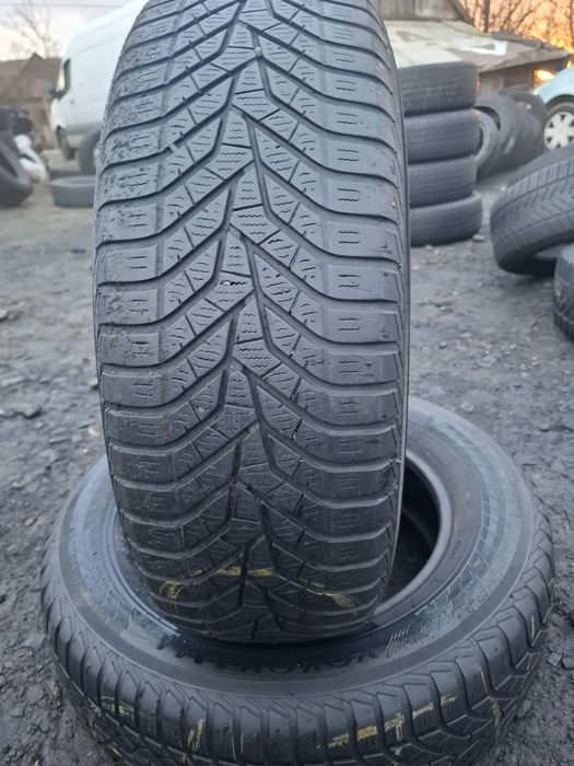 Vand 2 anvelope 215 65 16 yokohama de iarna