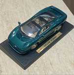 Jaguar XD 220 1992 Maisto, 1:18 размер, дължина 27 см