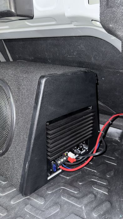 Avtomobil faol sabvuferi Edifier CW8OOD, 125 Vt
