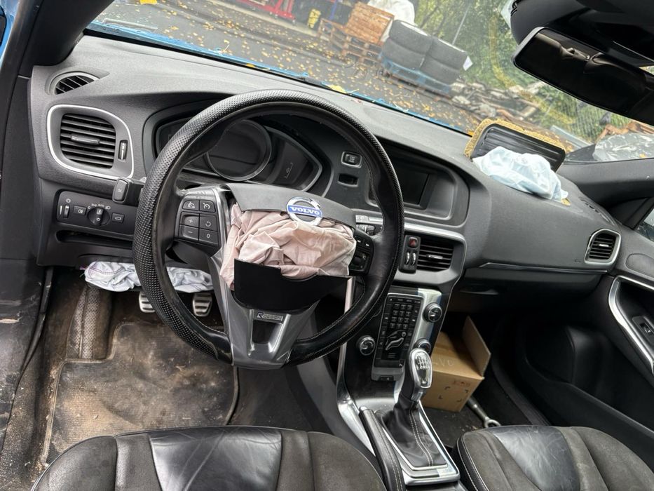 Volvo V40 D3 R-Design НА ЧАСТИ