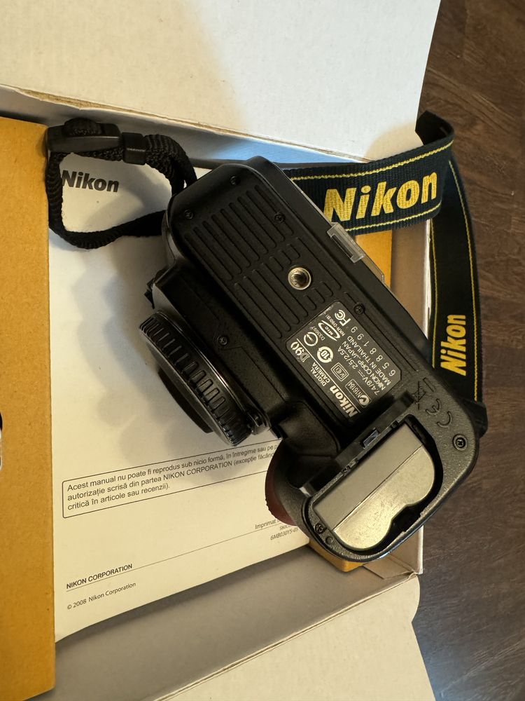 Vand Nikon D90 pentru piese