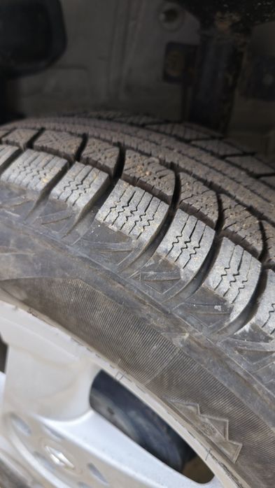 Шина R16 215/60 продам